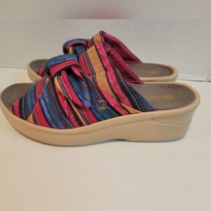 Bzees Smile womens wedge sandals size 9 wide